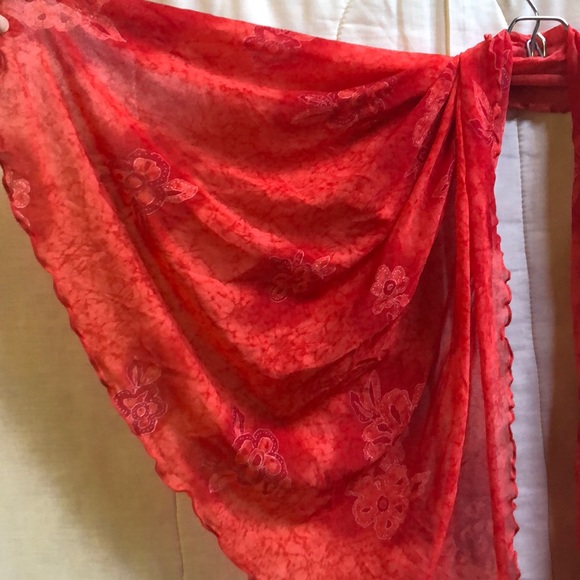 Red Flower Wrap - Picture 2 of 5
